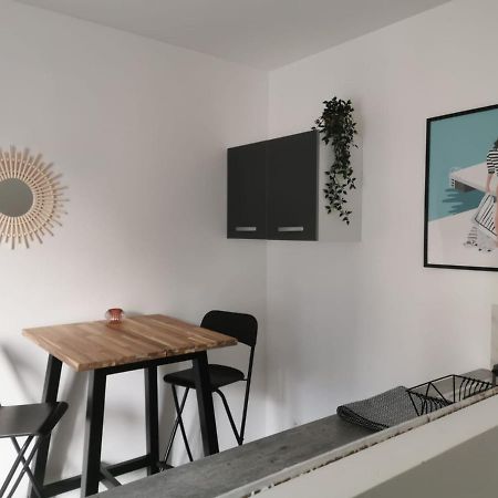 Studio Cosy Et Renove A 2 Pas Gare Reims Centre - Rue Apartment ภายนอก รูปภาพ